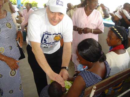 Campagne de vaccination en Cote d'Ivoire en mars 2005